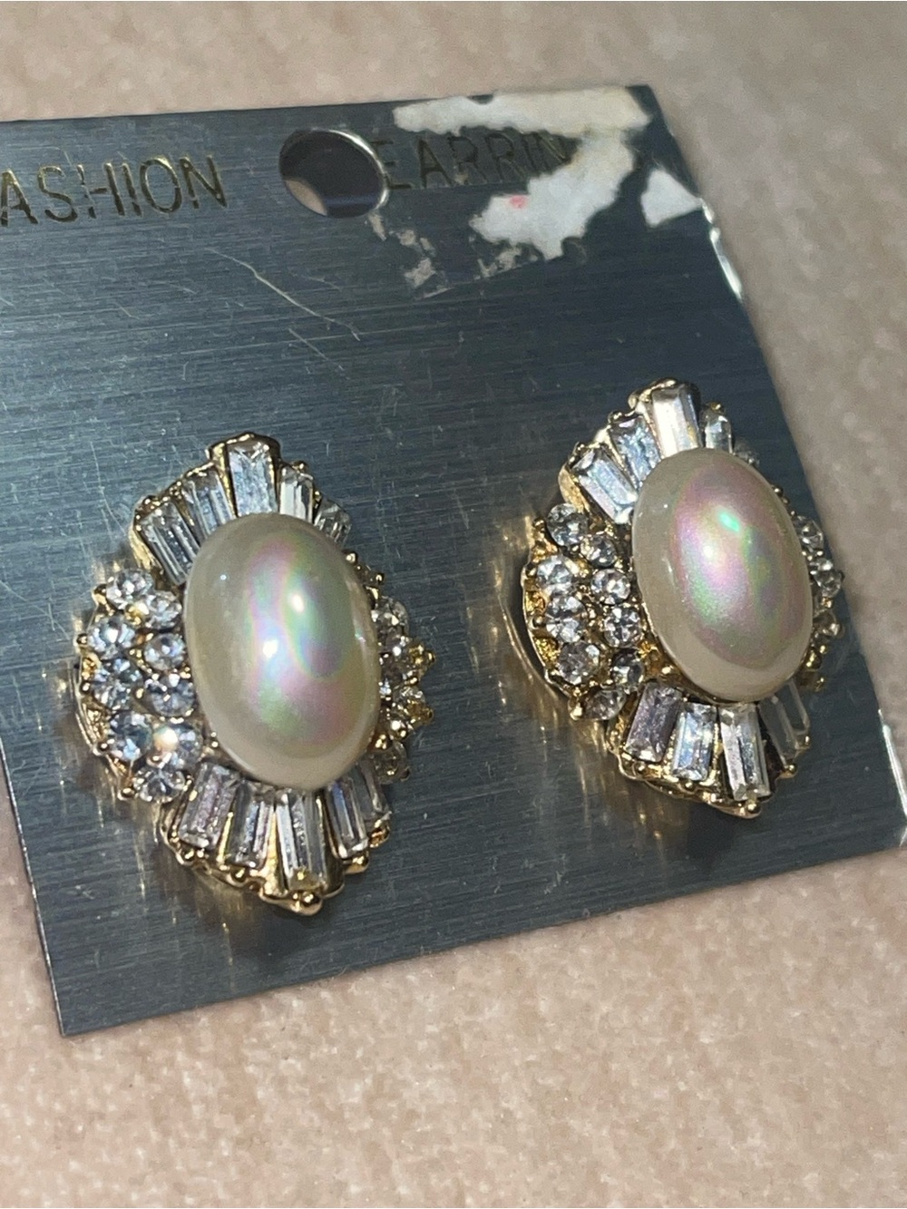 Vintage Gold Pearl-Accent Iridescent Oval Stud Earrings